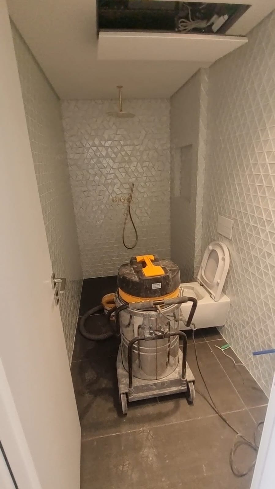 ניקיון חדר רחצה לקראת מסירה
